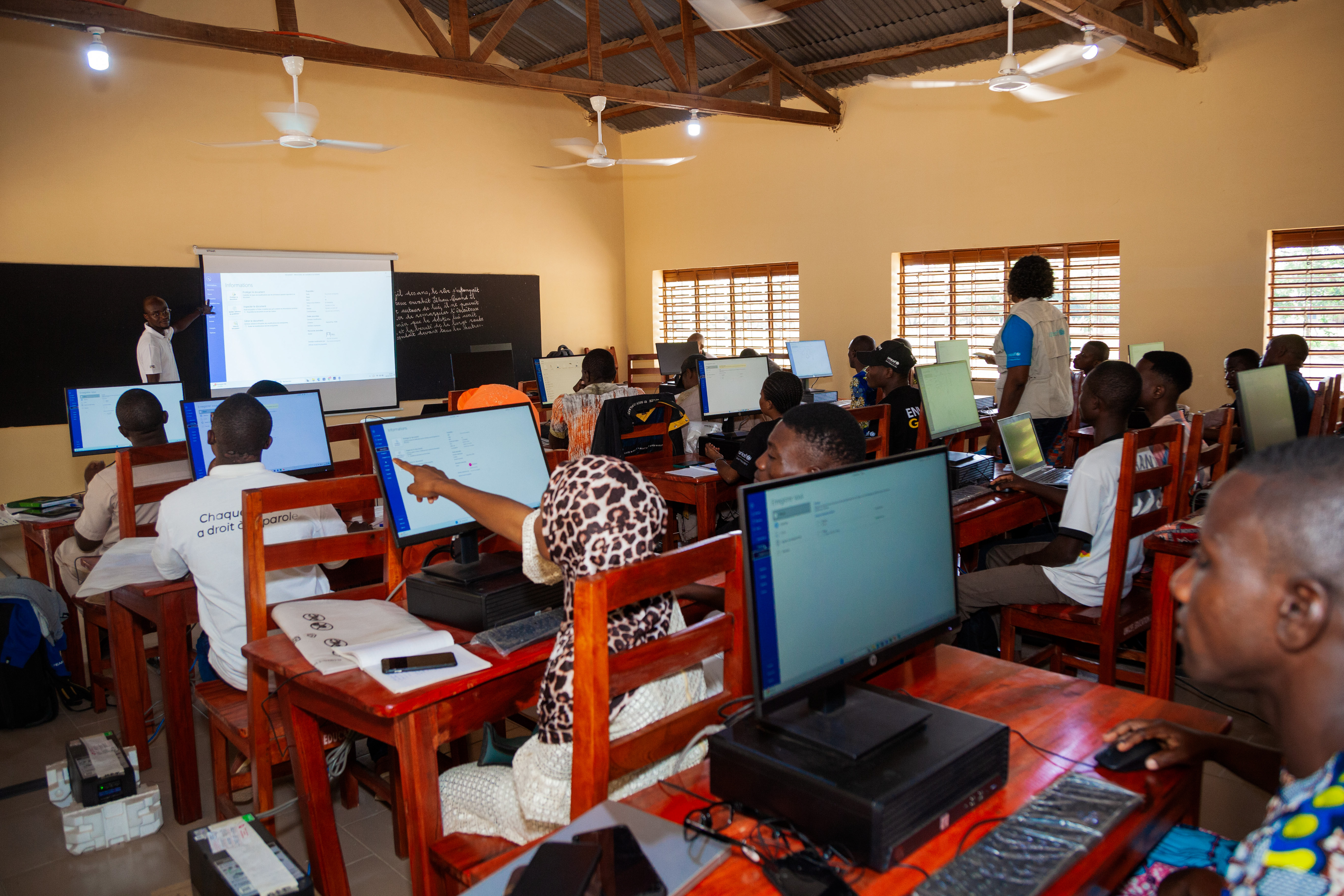 Organiser la formation des formateurs sur la méthodologie d’enseignement du numérique en collaboration avec l’ASIN et de SAP (Partenaire global YOMA)